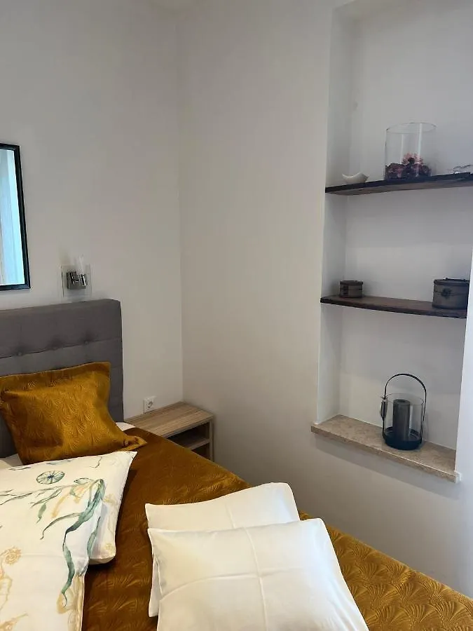 Apartments And Rooms Lorena 236 Rovinj 3*,