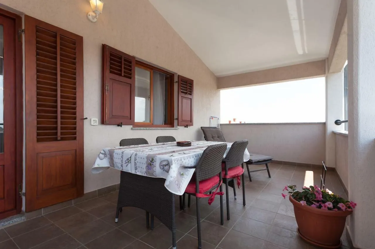 Apartments And Rooms Lorena 236 Rovinj 3*,