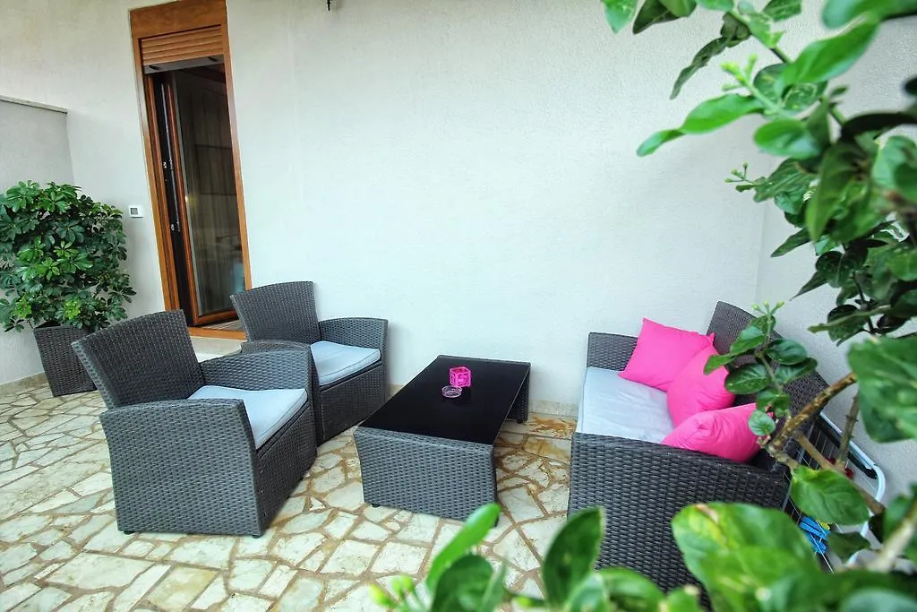 Apartments And Rooms Lorena 236 Rovinj 3*,